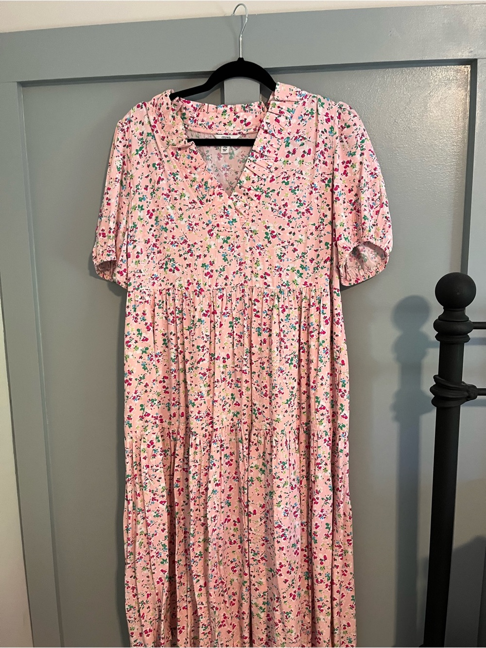 crown & ivy Pink Floral Tiered Casual Dress
